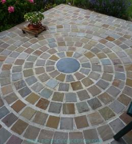 Réalisation d'une terrasse en pavés grès d'inde multicolor Réalisation d'une terrasse en pavés grès d'inde multicolor
